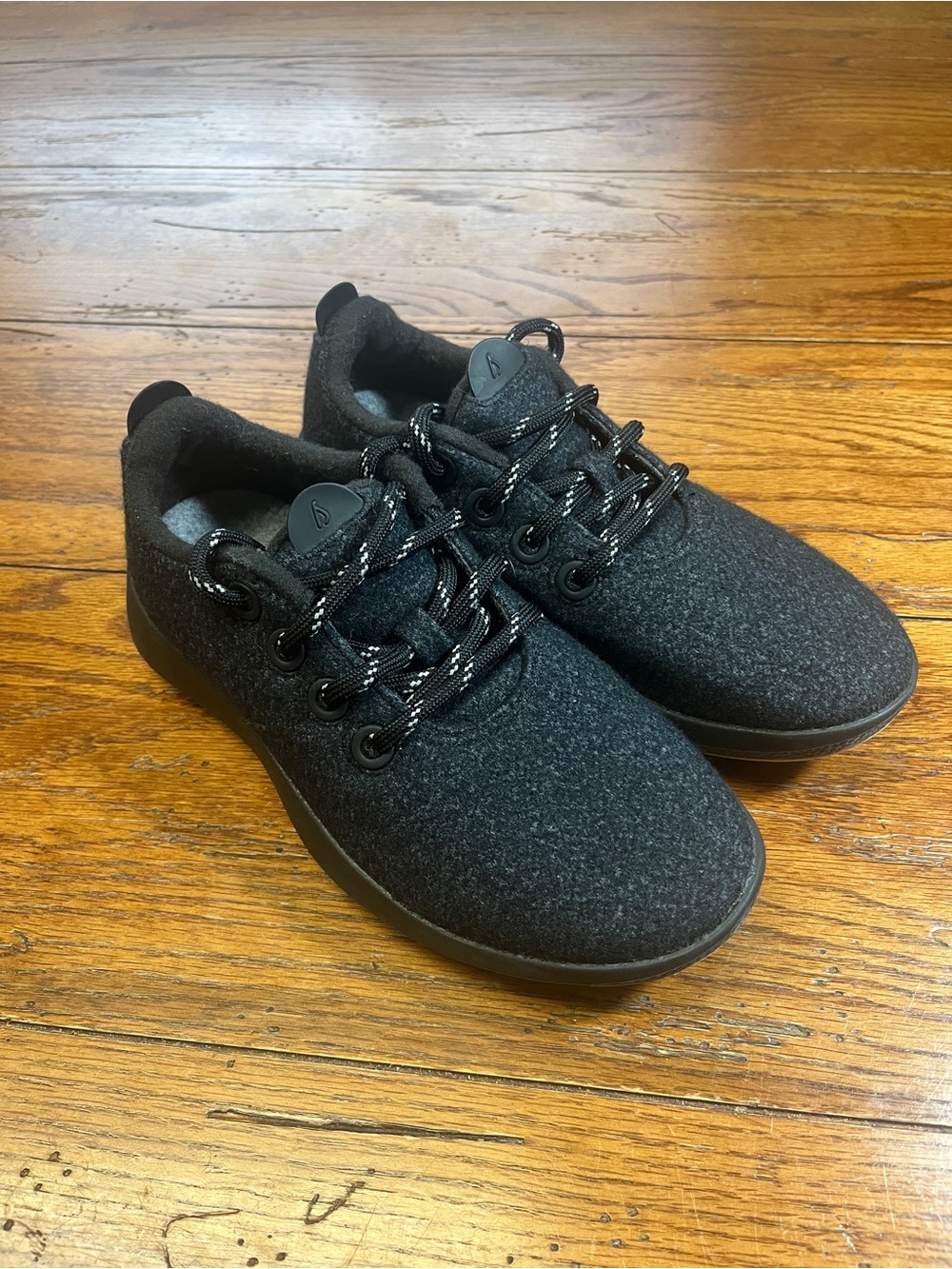 allbirds Women’s 7 Black Wool Blend Lace-Up Sneakers